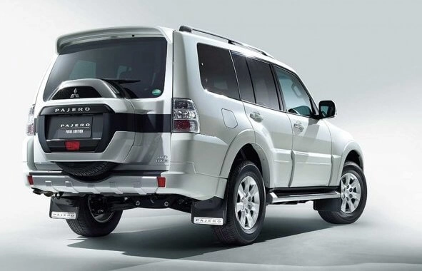 Mitsubishi Pajero 7-seater 4WD family rental for Dhofar